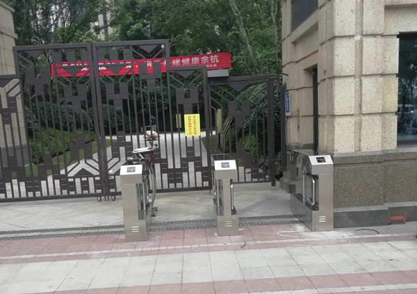 融創(chuàng)璦頤灣東門(mén)、北門(mén)